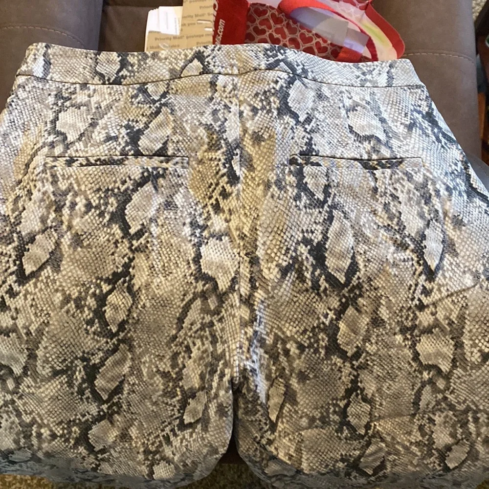 Snake skin printed pants Size 10 - Picture 2 of 3